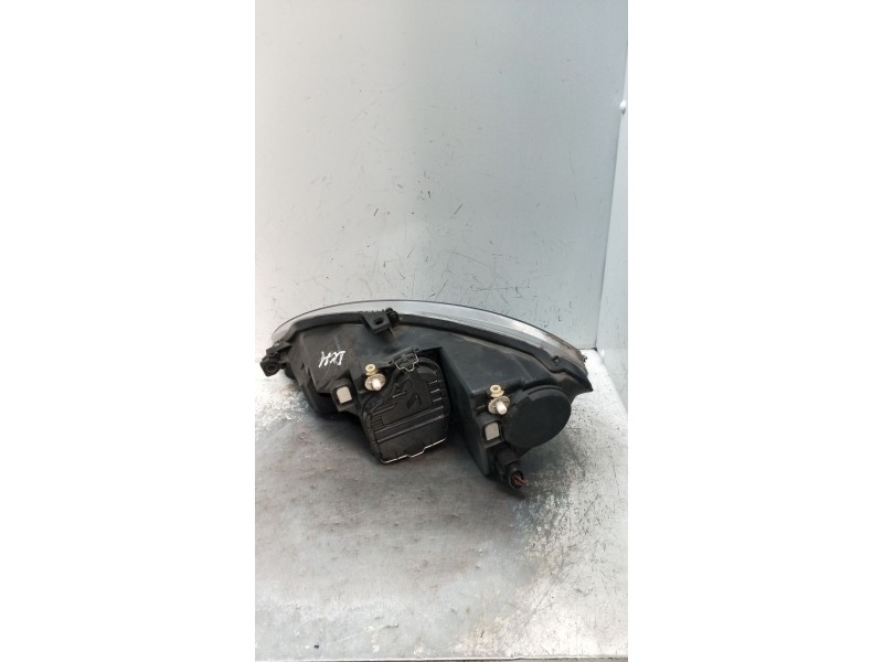 Recambio de faro derecho para seat leon (1p1) 1.4 tsi referencia OEM IAM   