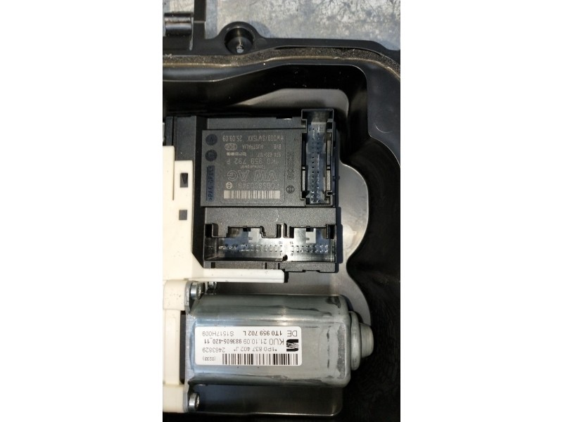 Recambio de elevalunas delantero derecho para seat leon (1p1) 1.4 tsi referencia OEM IAM KU0211009 5P 1T0959702L
