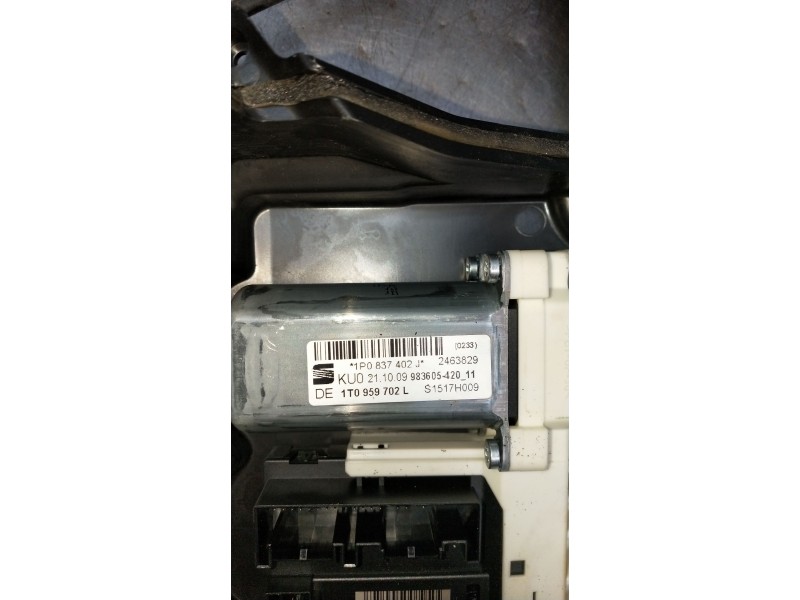 Recambio de elevalunas delantero derecho para seat leon (1p1) 1.4 tsi referencia OEM IAM KU0211009 5P 1T0959702L
