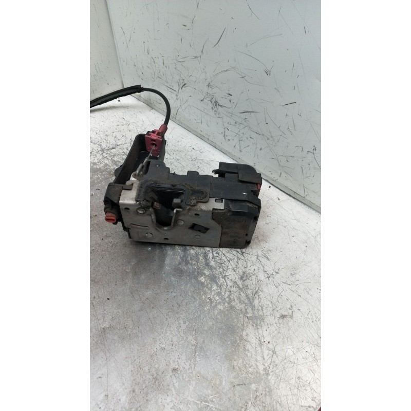 Recambio de motor cierre centralizado trasero derecho para opel zafira / zafira family b (a05) 1.9 cdti (m75) referencia OEM IAM