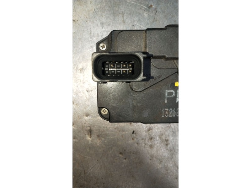 Recambio de motor cierre centralizado trasero derecho para opel zafira / zafira family b (a05) 1.9 cdti (m75) referencia OEM IAM
