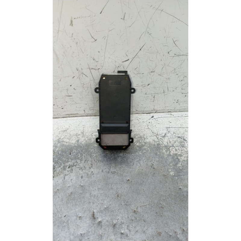 Recambio de mando elevalunas delantero izquierdo para opel zafira / zafira family b (a05) 1.9 cdti (m75) referencia OEM IAM F000