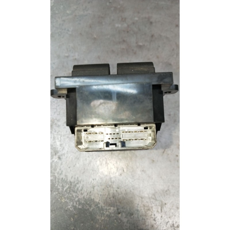 Recambio de mando elevalunas delantero izquierdo para opel zafira / zafira family b (a05) 1.9 cdti (m75) referencia OEM IAM F000