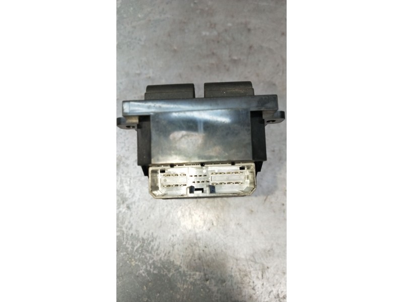 Recambio de mando elevalunas delantero izquierdo para opel zafira / zafira family b (a05) 1.9 cdti (m75) referencia OEM IAM F000