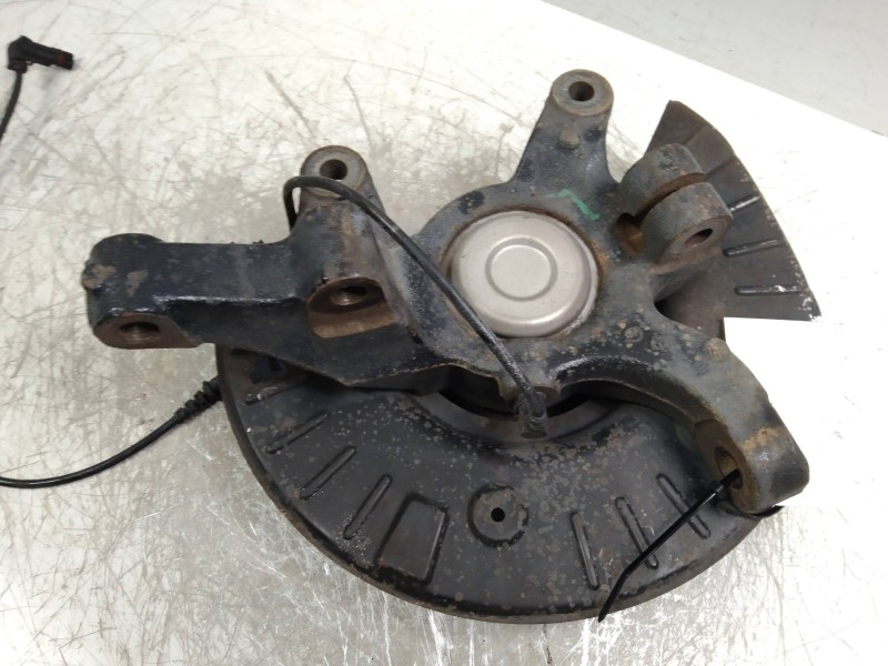 Recambio de mangueta delantera izquierda para mercedes vito caja cerrada 6.03  109 cdi compacto (639.601) referencia OEM IAM   