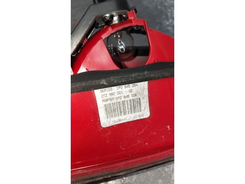 Recambio de piloto trasero derecho interior para seat leon (1p1) 1.6 referencia OEM IAM 1P0945094 2TZ98200102 