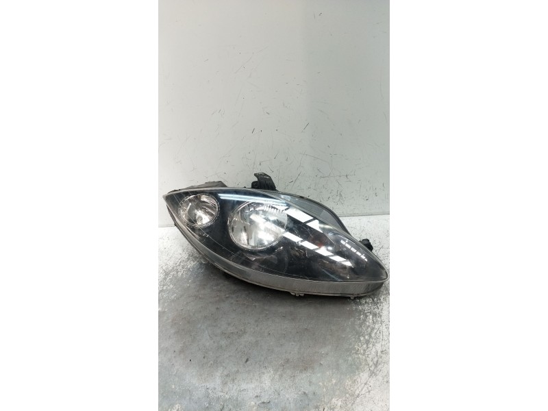 Recambio de faro derecho para seat leon (1p1) 1.6 referencia OEM IAM 5P1941006A  