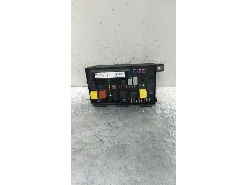 Recambio de caja reles / fusibles para opel astra h gtc (a04) 1.9 cdti (l08) referencia OEM IAM 5DK00946450 13268302 