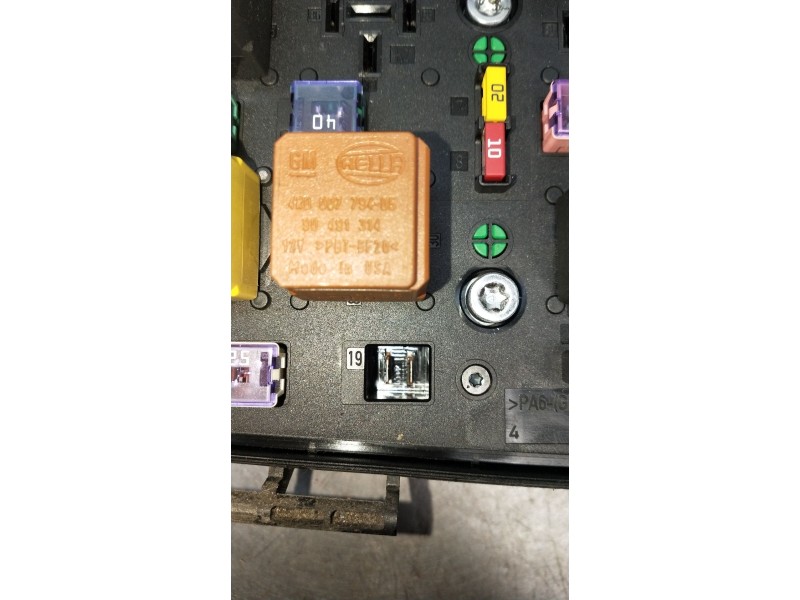Recambio de caja reles / fusibles para opel astra h gtc (a04) 1.9 cdti (l08) referencia OEM IAM 5DK00946450 13268302 