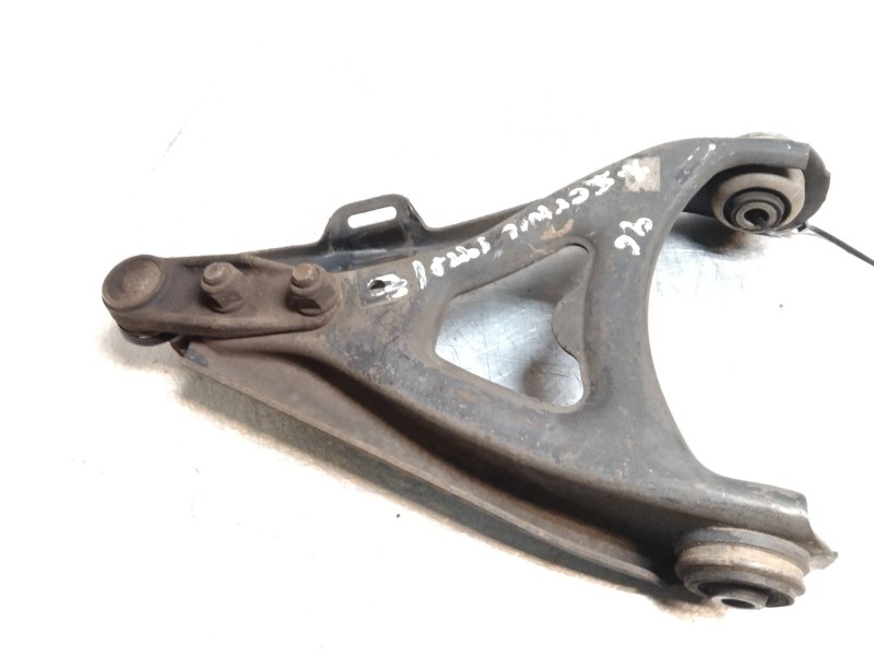 Recambio de brazo suspension inferior delantero izquierdo para renault megane i scenic (ja0) 1.9 turbodiesel referencia OEM IAM 