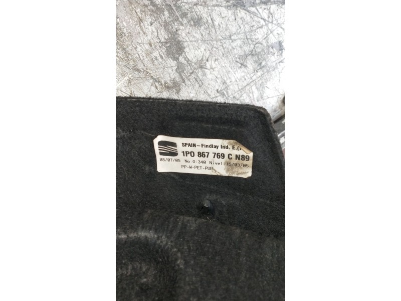 Recambio de bandeja trasera para seat leon (1p1) 1.6 referencia OEM IAM 1P0867769CN89  
