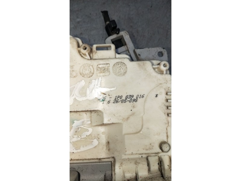 Recambio de motor cierre centralizado trasero derecho para seat leon (1p1) 1.6 referencia OEM IAM 1P0839016 5P 