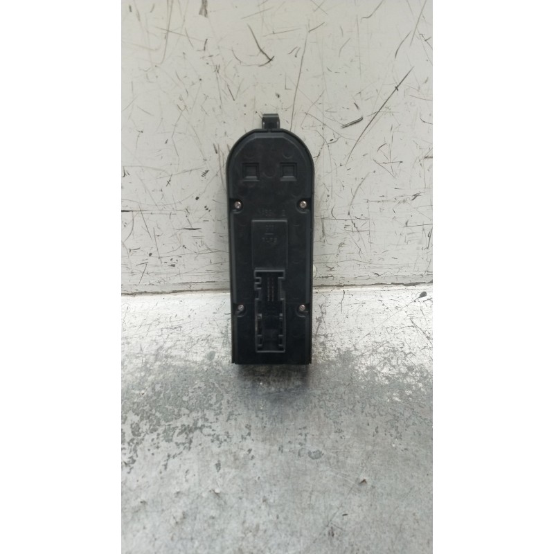 Recambio de mando elevalunas delantero izquierdo para opel astra h gtc (a04) 1.9 cdti (l08) referencia OEM IAM 13228706 3P 