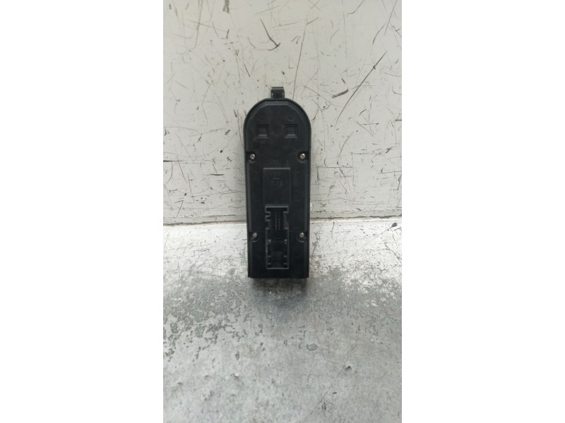 Recambio de mando elevalunas delantero izquierdo para opel astra h gtc (a04) 1.9 cdti (l08) referencia OEM IAM 13228706 3P 