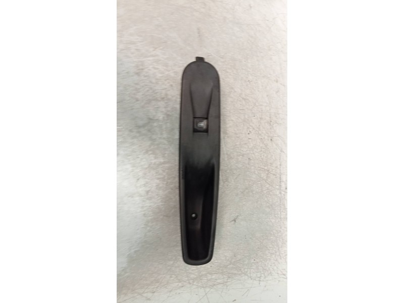 Recambio de mando elevalunas delantero derecho para renault zoe entry referencia OEM IAM 829506827R  