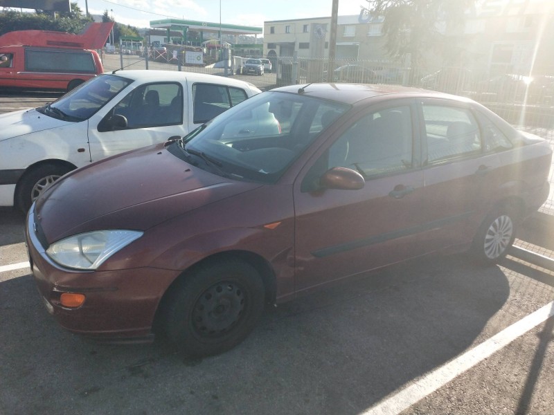 ford focus berlina (cak) del año 2000