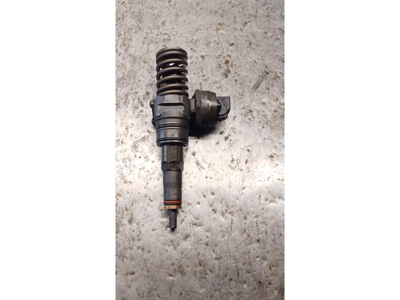 Recambio de inyector para volkswagen polo iv (9n_, 9a_) 1.4 tdi referencia OEM IAM 038130073AG 0414720215 BOSCH