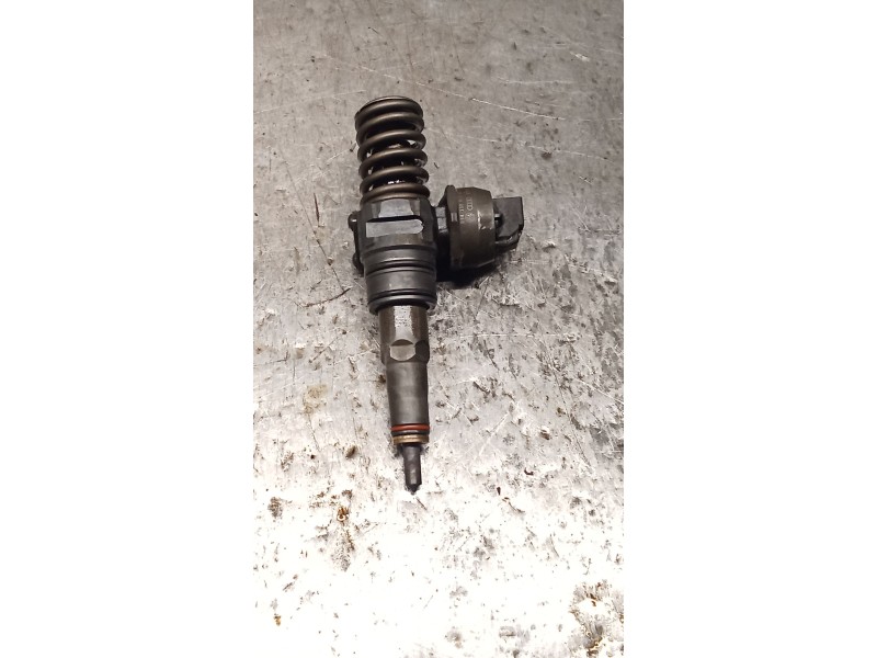 Recambio de inyector para volkswagen polo iv (9n_, 9a_) 1.4 tdi referencia OEM IAM 038130073AG 0414720215 BOSCH