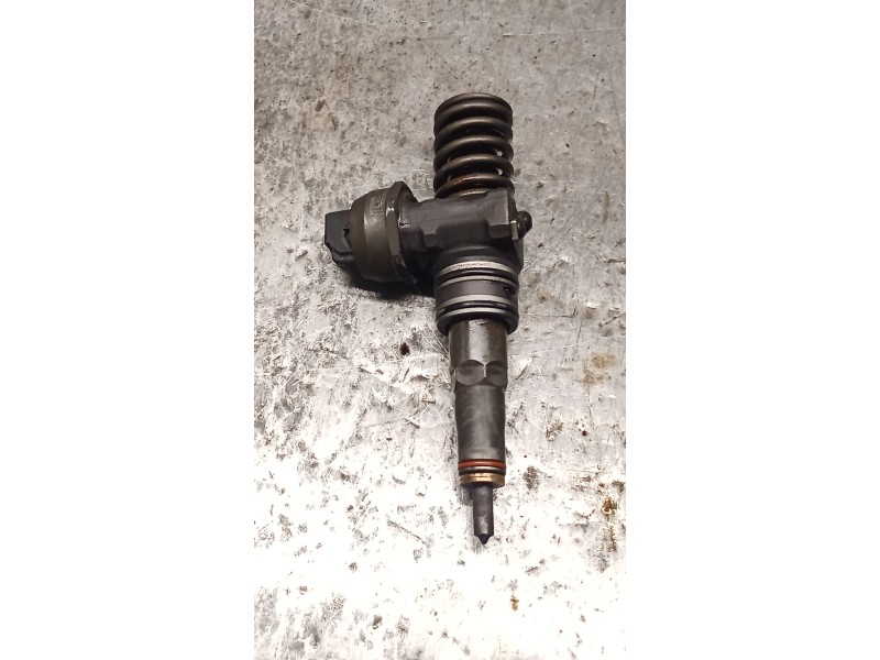 Recambio de inyector para volkswagen polo iv (9n_, 9a_) 1.4 tdi referencia OEM IAM 038130073AG 0414720215 BOSCH