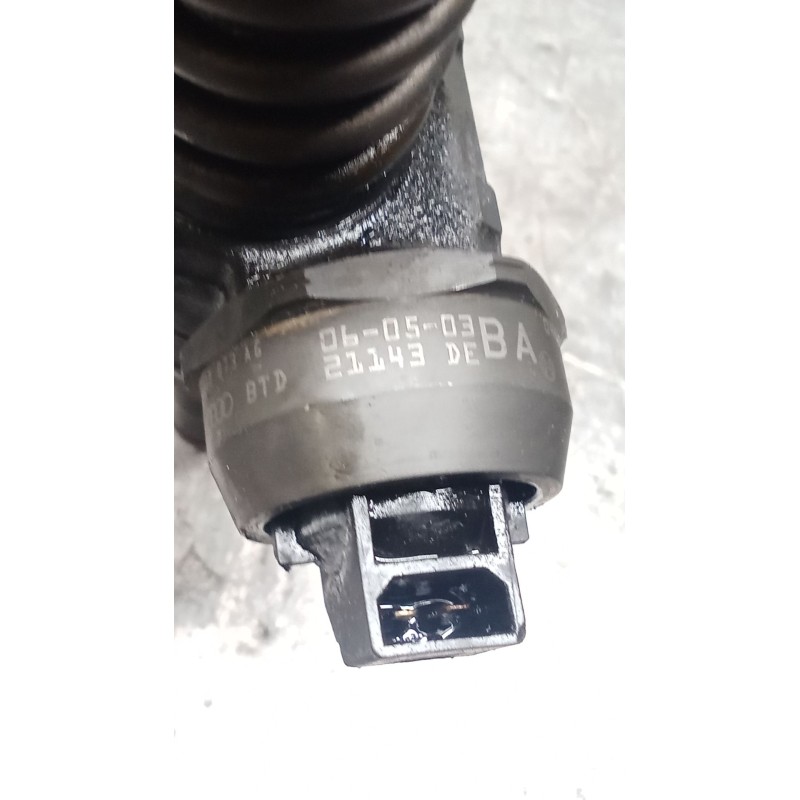 Recambio de inyector para volkswagen polo iv (9n_, 9a_) 1.4 tdi referencia OEM IAM 038130073AG 0414720215 BOSCH