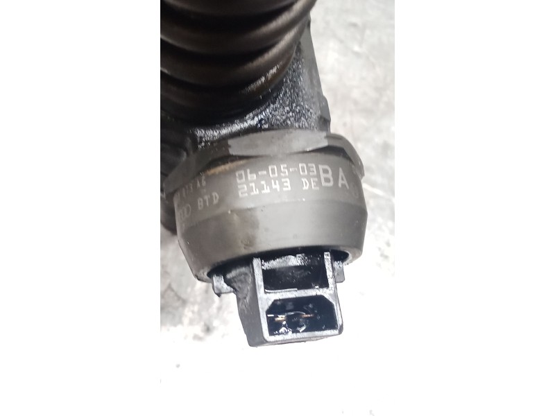 Recambio de inyector para volkswagen polo iv (9n_, 9a_) 1.4 tdi referencia OEM IAM 038130073AG 0414720215 BOSCH