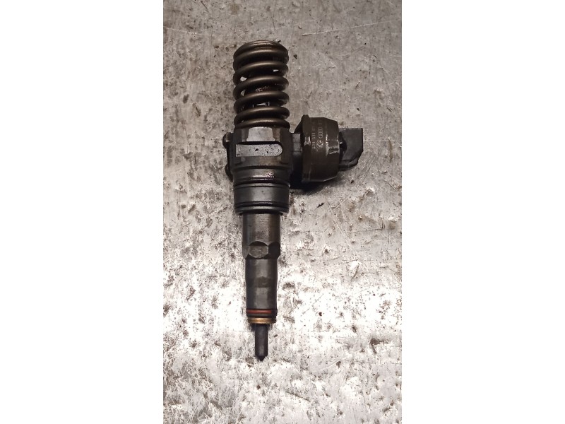 Recambio de inyector para volkswagen polo iv (9n_, 9a_) 1.4 tdi referencia OEM IAM 038130073AG 0414720215 BOSCH