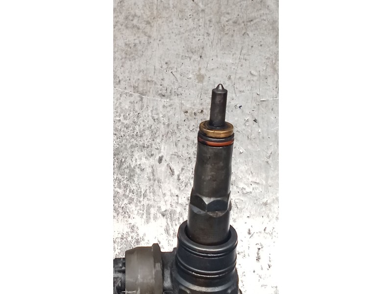 Recambio de inyector para volkswagen polo iv (9n_, 9a_) 1.4 tdi referencia OEM IAM 038130073AG 0414720215 BOSCH