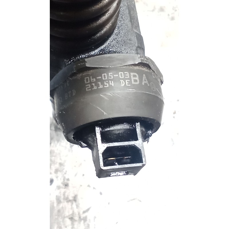 Recambio de inyector para volkswagen polo iv (9n_, 9a_) 1.4 tdi referencia OEM IAM 038130073AG 0414720215 BOSCH