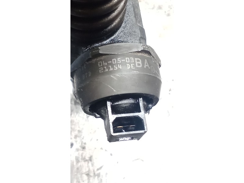 Recambio de inyector para volkswagen polo iv (9n_, 9a_) 1.4 tdi referencia OEM IAM 038130073AG 0414720215 BOSCH