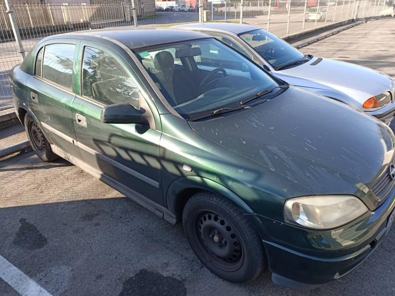 opel astra g berlina del año 2000