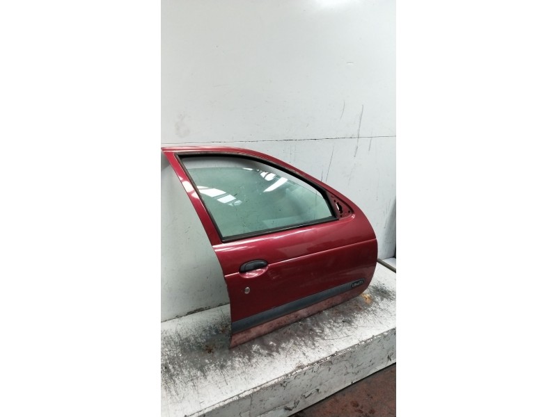 Recambio de puerta delantera derecha para renault megane i classic (la0/1_) 1.9 dti (la1u) referencia OEM IAM  4P 
