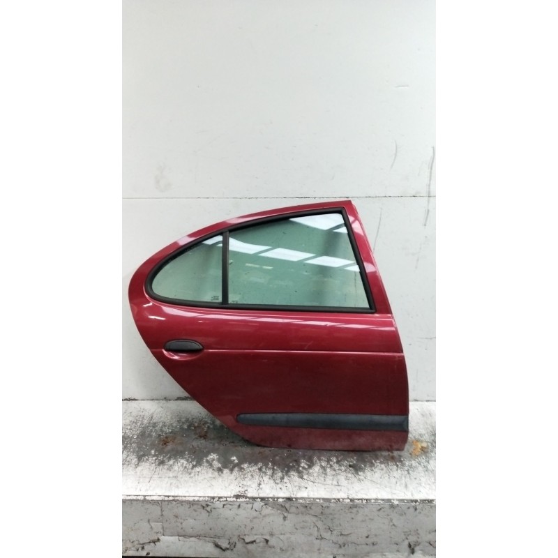 Recambio de puerta trasera derecha para renault megane i classic (la0/1_) 1.9 dti (la1u) referencia OEM IAM  4P 