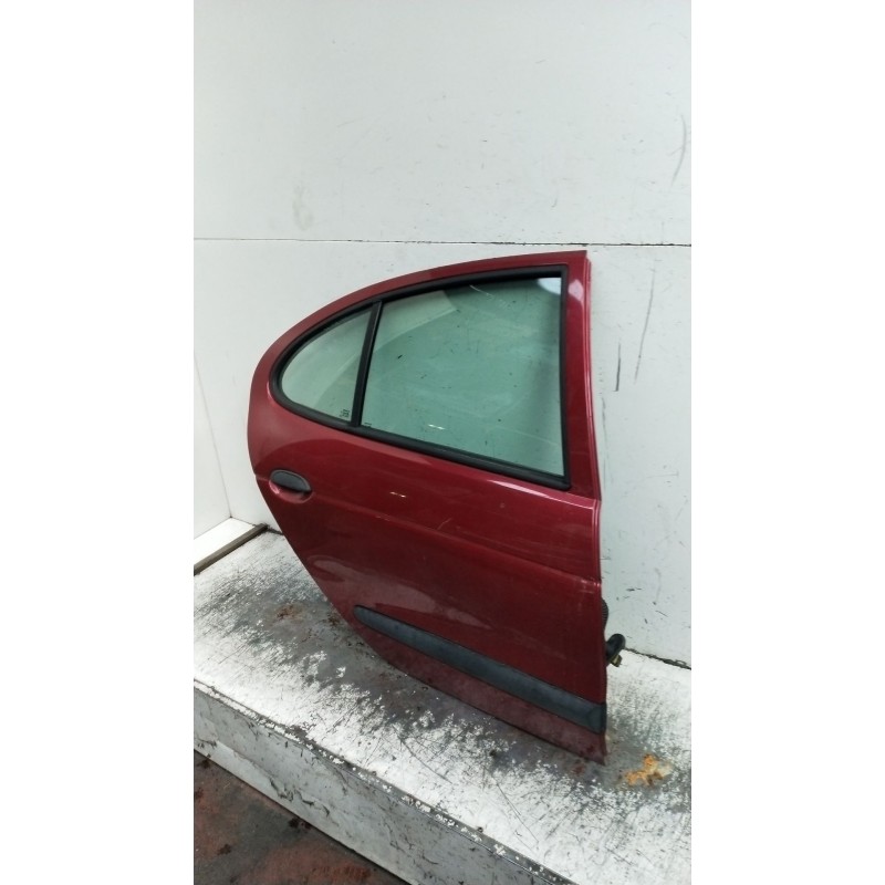 Recambio de puerta trasera derecha para renault megane i classic (la0/1_) 1.9 dti (la1u) referencia OEM IAM  4P 