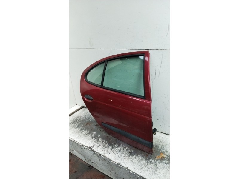 Recambio de puerta trasera derecha para renault megane i classic (la0/1_) 1.9 dti (la1u) referencia OEM IAM  4P 