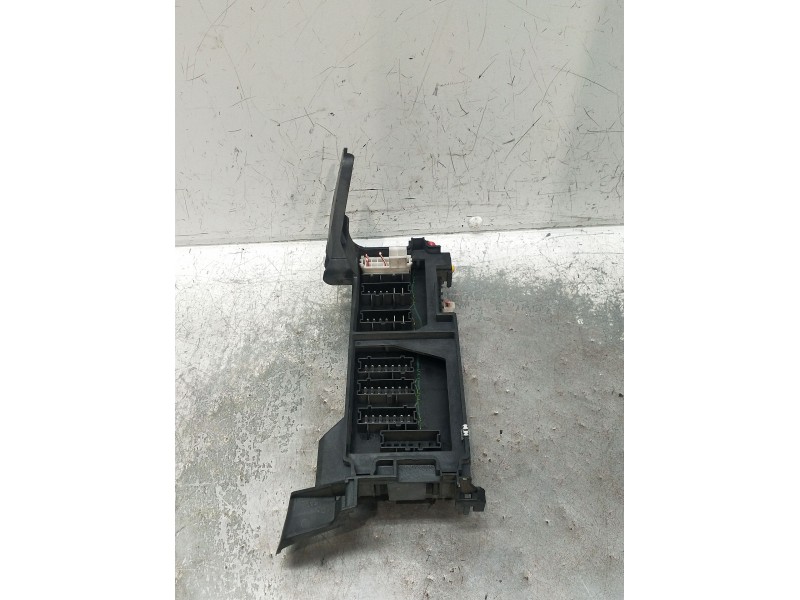 Recambio de caja reles / fusibles para mercedes-benz clase m (w164) 320 / 350 cdi (164.122) referencia OEM IAM A1645402372  