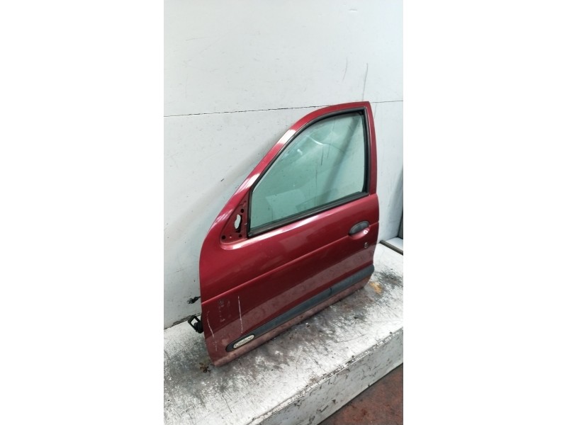 Recambio de puerta delantera izquierda para renault megane i classic (la0/1_) 1.9 dti (la1u) referencia OEM IAM  4P 