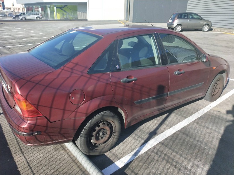 ford focus berlina (cak) del año 2000
