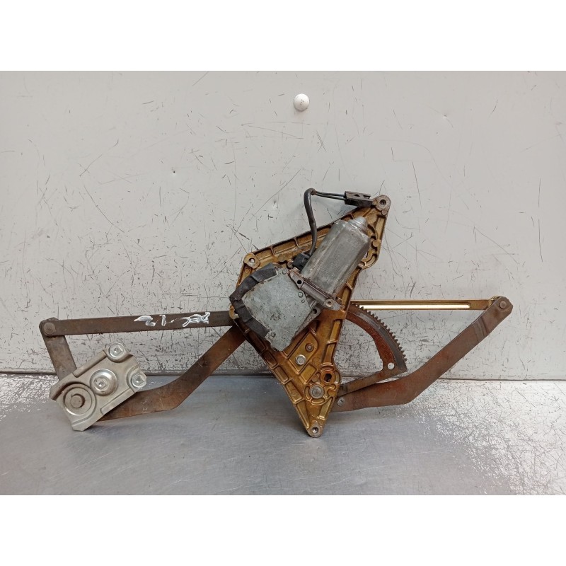 Recambio de elevalunas delantero izquierdo para ford orion ii (aff) 1.6 i referencia OEM IAM 0130821039 680245011 