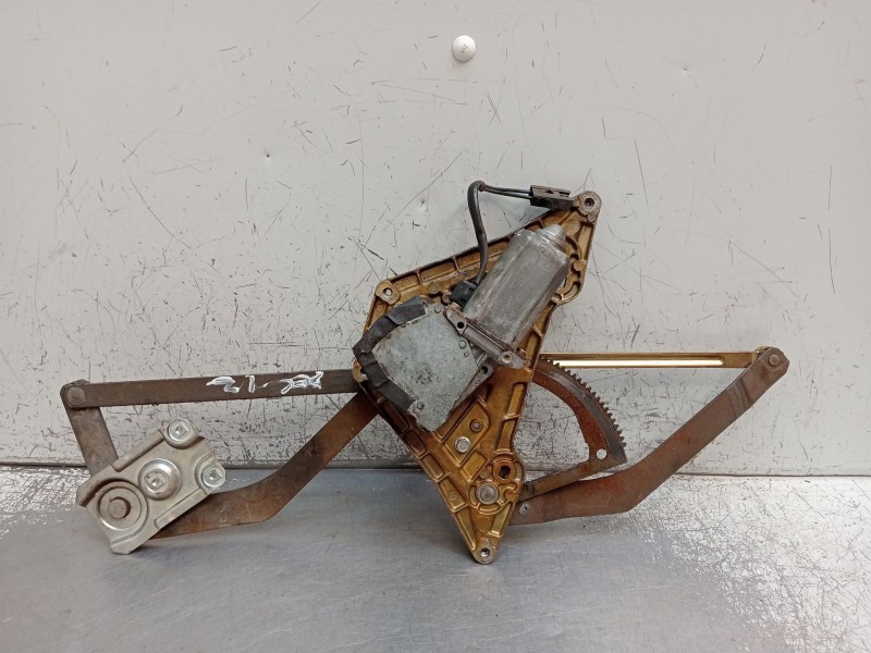 Recambio de elevalunas delantero izquierdo para ford orion ii (aff) 1.6 i referencia OEM IAM 0130821039 680245011 