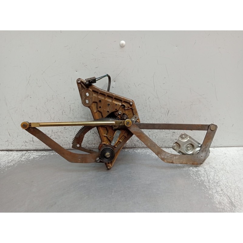 Recambio de elevalunas delantero izquierdo para ford orion ii (aff) 1.6 i referencia OEM IAM 0130821039 680245011 