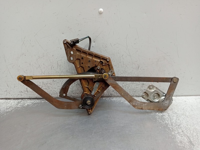 Recambio de elevalunas delantero izquierdo para ford orion ii (aff) 1.6 i referencia OEM IAM 0130821039 680245011 