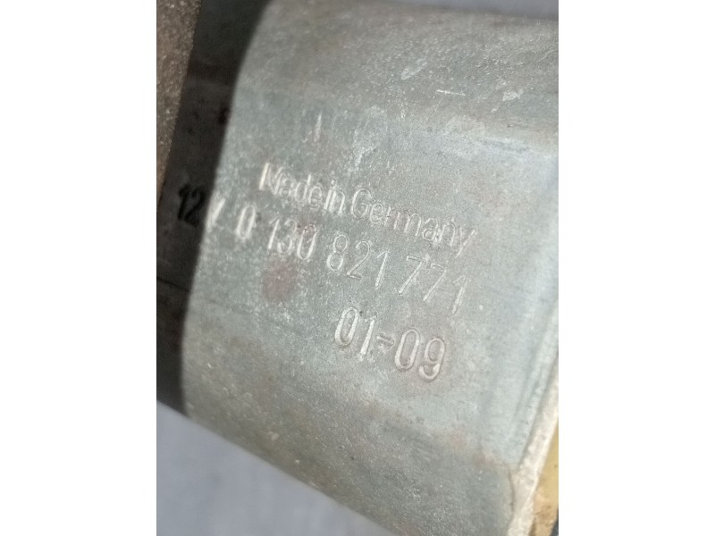 Recambio de elevalunas delantero derecho para ford mondeo iii sedán (b4y) 2.0 tdci referencia OEM IAM 0130821771  