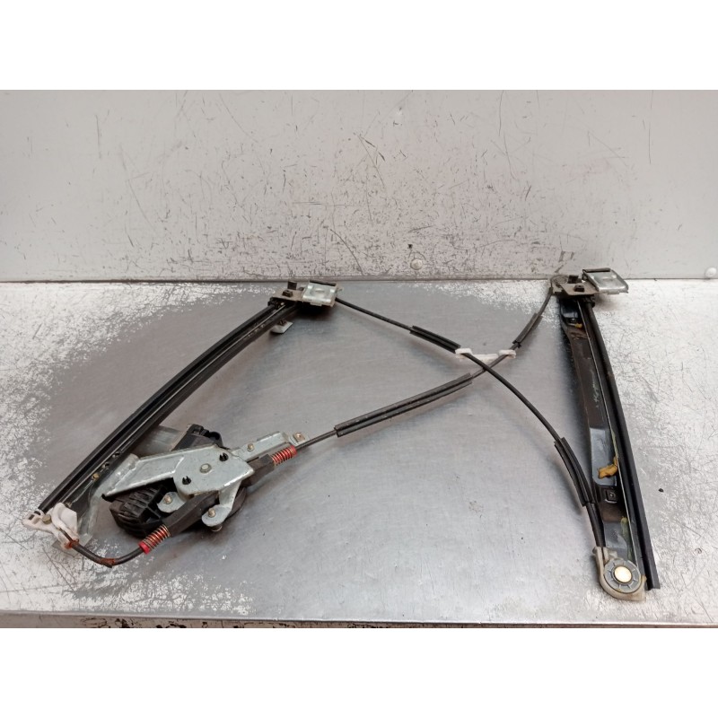 Recambio de elevalunas delantero izquierdo para ford mondeo iii sedán (b4y) 2.0 tdci referencia OEM IAM  0130821770 