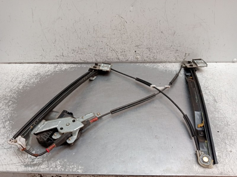 Recambio de elevalunas delantero izquierdo para ford mondeo iii sedán (b4y) 2.0 tdci referencia OEM IAM  0130821770 