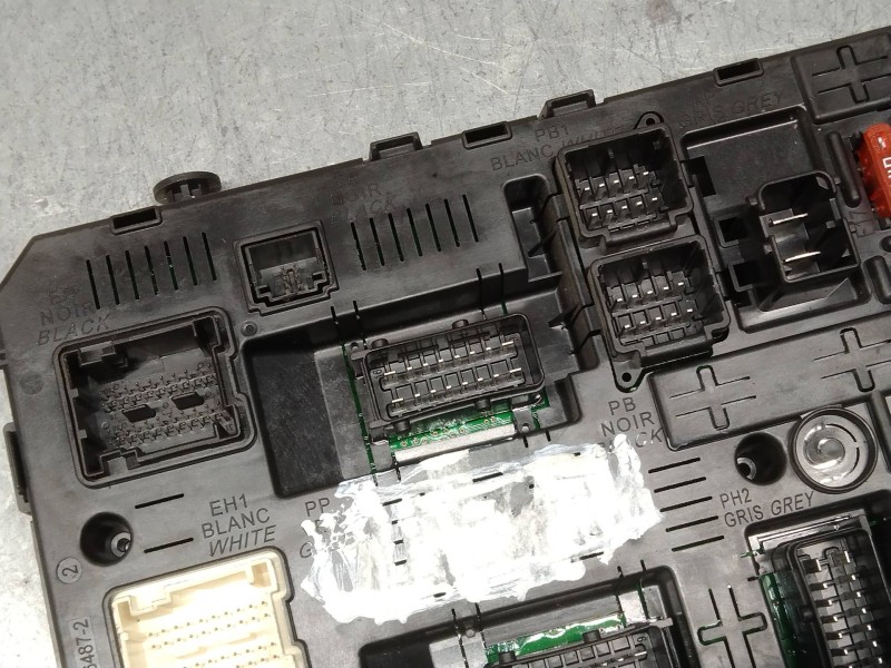 Recambio de caja reles / fusibles para peugeot 308 1.6 hdi fap cat (9hz / dv6ted4) referencia OEM IAM 966405918002 BSI04EVK0500 