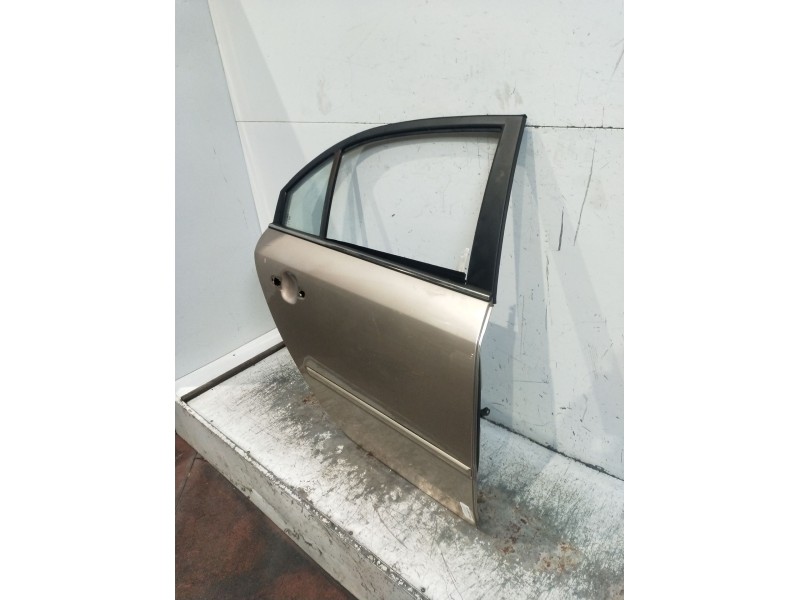 Recambio de puerta trasera derecha para hyundai sonata v (nf) 2.0 crdi referencia OEM IAM  4P 