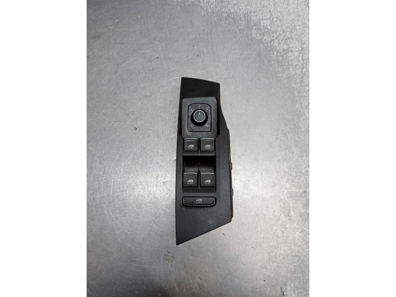 Recambio de mando elevalunas delantero izquierdo para volkswagen polo referencia OEM IAM   