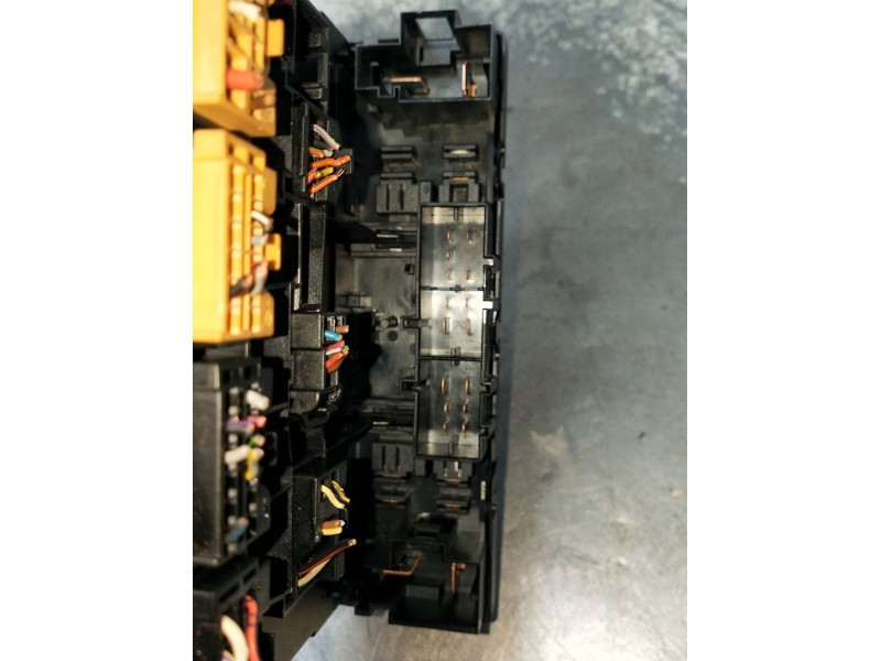 Recambio de caja reles / fusibles para volkswagen golf v (1k1) 1.9 tdi referencia OEM IAM 3C8937049E  