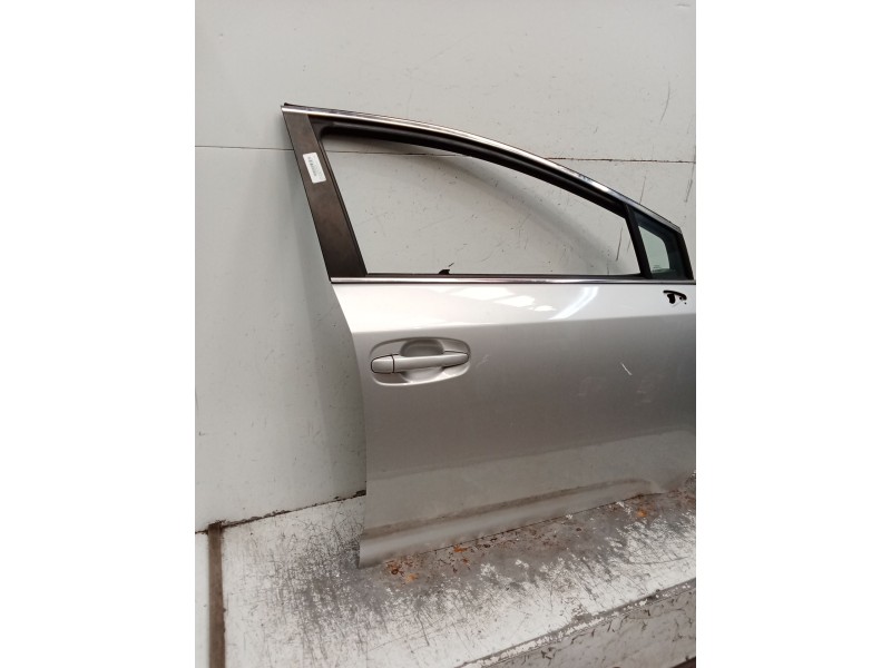 Recambio de puerta delantera derecha para toyota avensis (t27) 2.0 d-4d cat referencia OEM IAM   4P