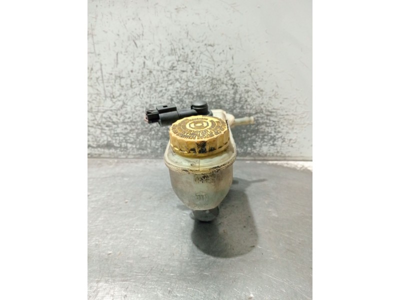 Recambio de bomba freno para volkswagen polo iii (6n1) 50 1.0 referencia OEM IAM 21025599  